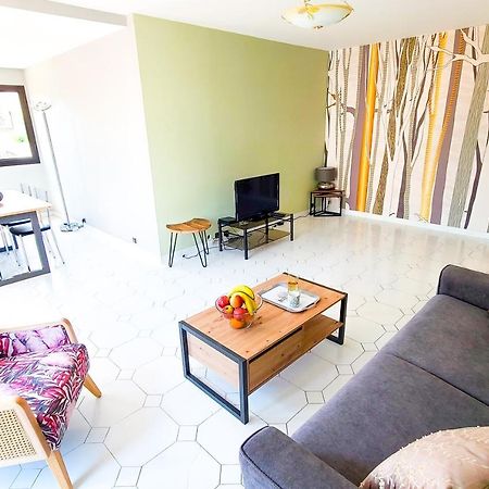 Apartament Regard Sur Les Remparts - Terrasse & Parking Awinion Zewnętrze zdjęcie