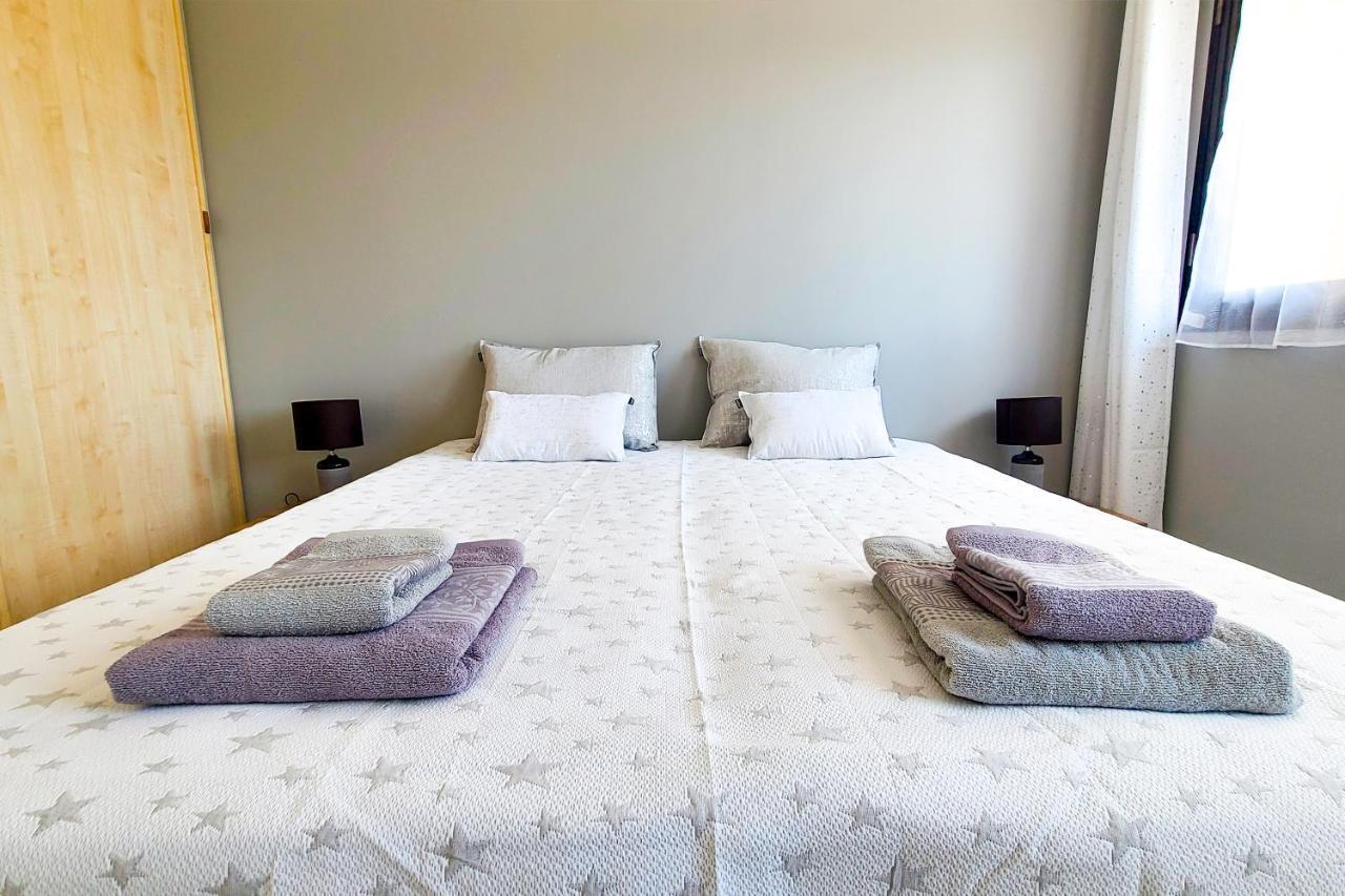 Apartament Regard Sur Les Remparts - Terrasse & Parking Awinion Zewnętrze zdjęcie