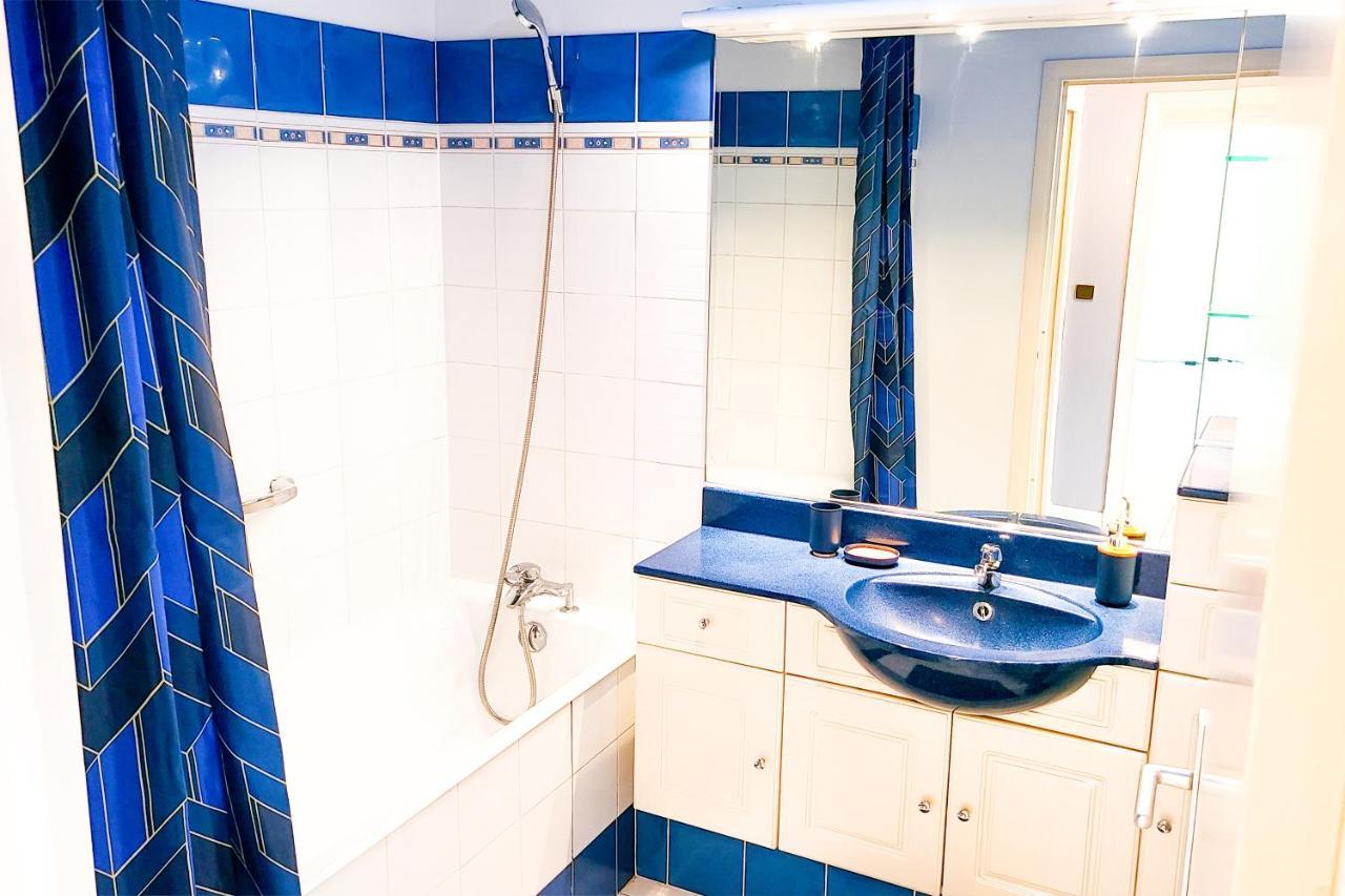 Apartament Regard Sur Les Remparts - Terrasse & Parking Awinion Zewnętrze zdjęcie